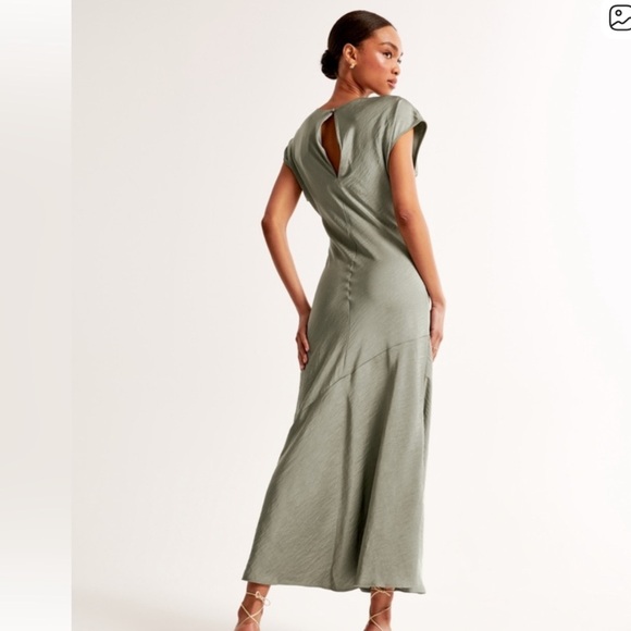 Abercrombie & Fitch Frosty Olive Short-Sleeve Crinkle Satin Maxi Dress - S - Picture 2 of 8